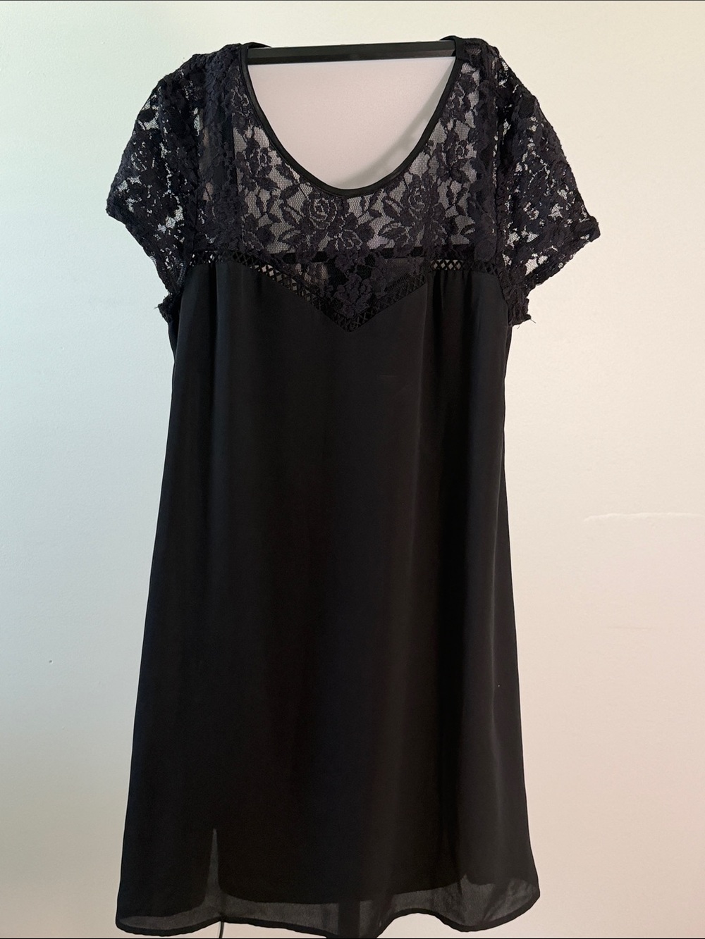 almost Famous. Black Lace Yoke Women's Nightdress. Size L.